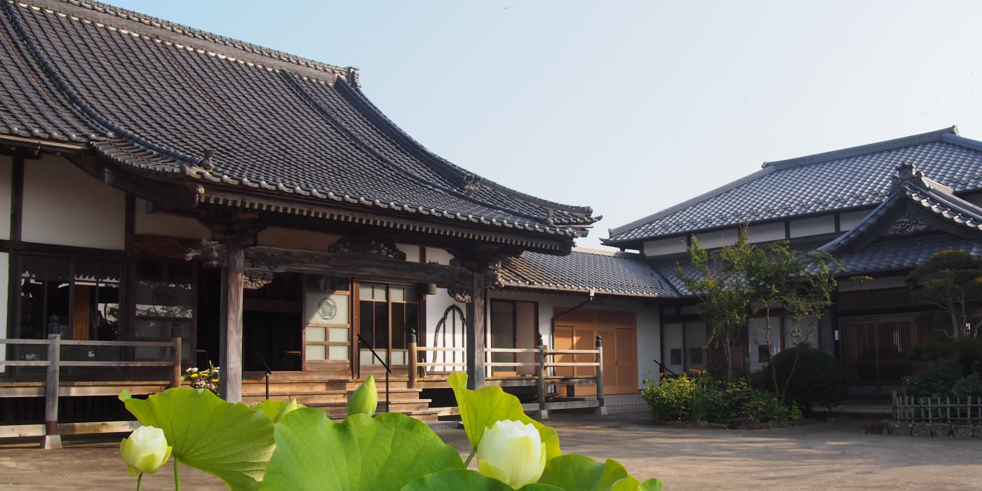 岩誓寺は万治2年(1659年)に開山された真言宗智山派のお寺です