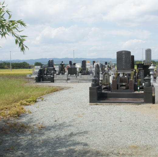 お参りしやすい平坦地